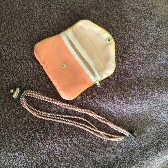 Pearl Necklace - Picture 4 of 6